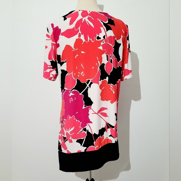 Susan Graver Women's Top Tunic Size Medium Floral Print V-Neck Short Asymmetric - Picture 4 of 11